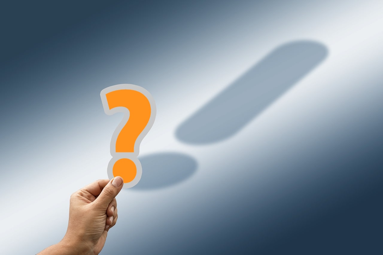 Hand holding an orange question mark, symbolizing the question of whether social recruiting is the right choice for your business.